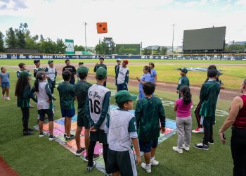 La Academia de Bravos de León recibe valiosa plática de Secretaria de Salud