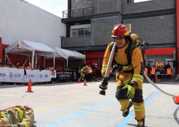 Dominan Bomberos de León en la prueba del Súper Bombero